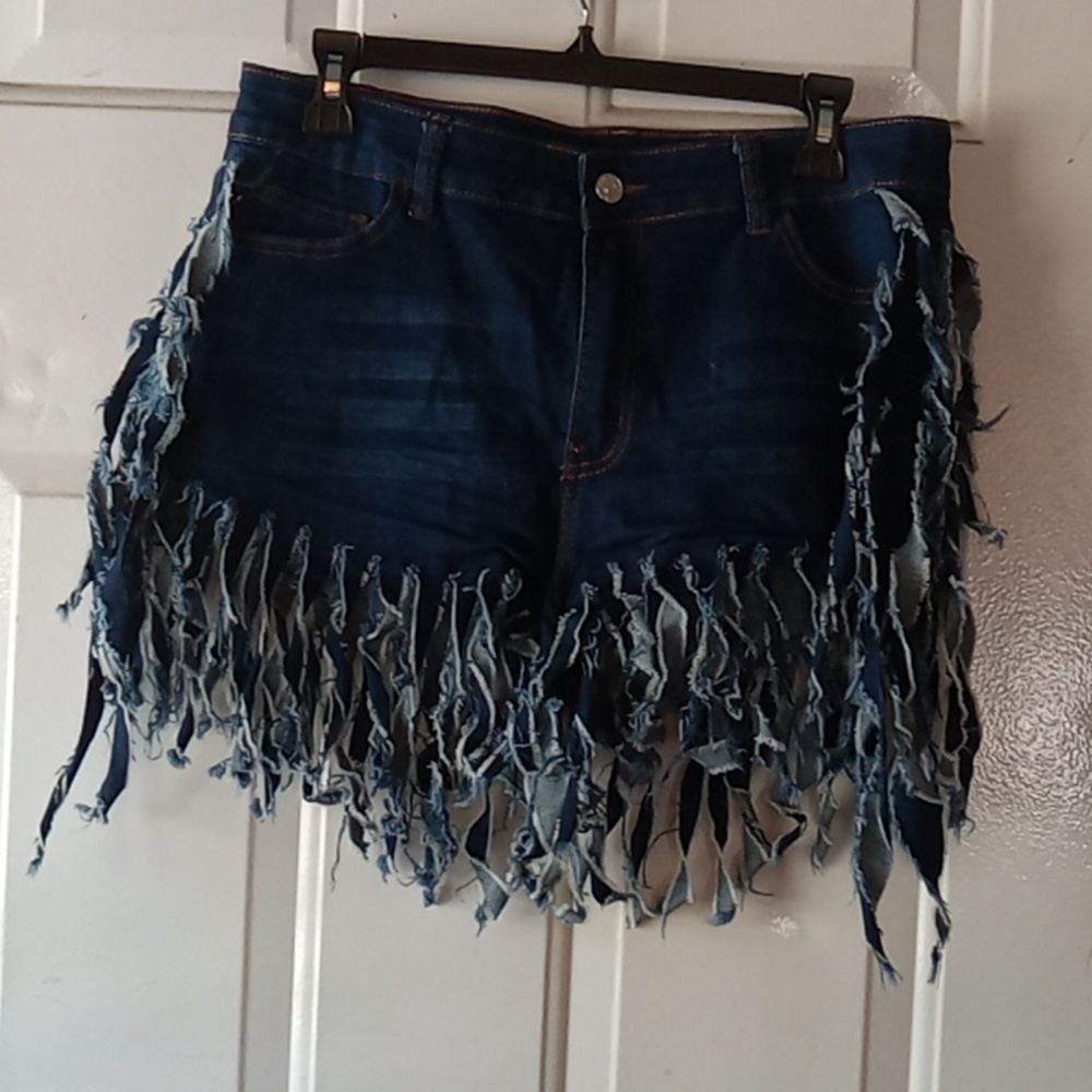 Cute sexy shredded denim shorts